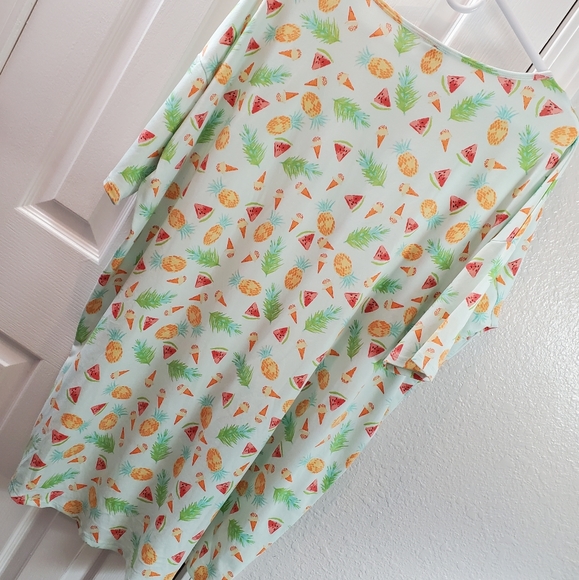 LulaRoe Tropical Tee - Picture 13 of 13